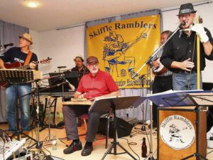 Fast wie „Dieburg ‘79“ (so heißt eine ihrer Hymnen): Seit über 30 Jahren spielen die „Skiffle Ramblers“ die Songs ihrer Jugend.